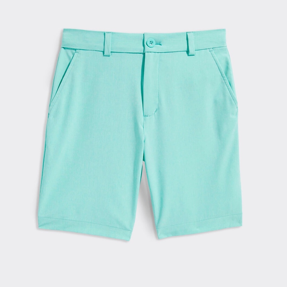 Vineyard Vines Performance Shorts. Size 18